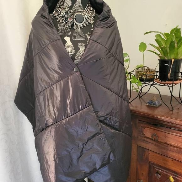 Puffy Scarf Cape - Picture 3 of 6